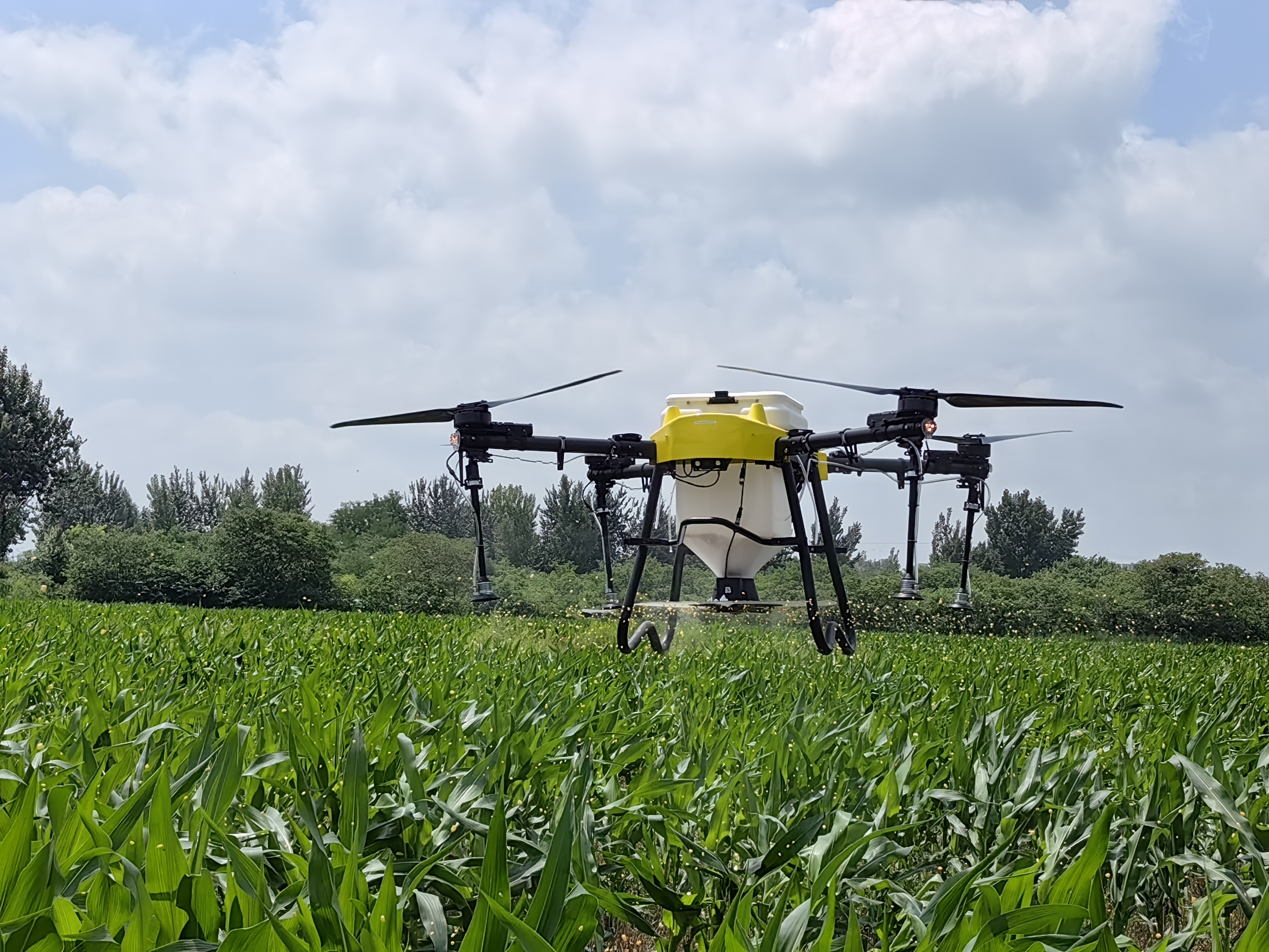 40 liters fumigation drone sprayer with RTK/centrifugal nozzles/70L fertilizer spreader hot selling in Mexico/Brazil
