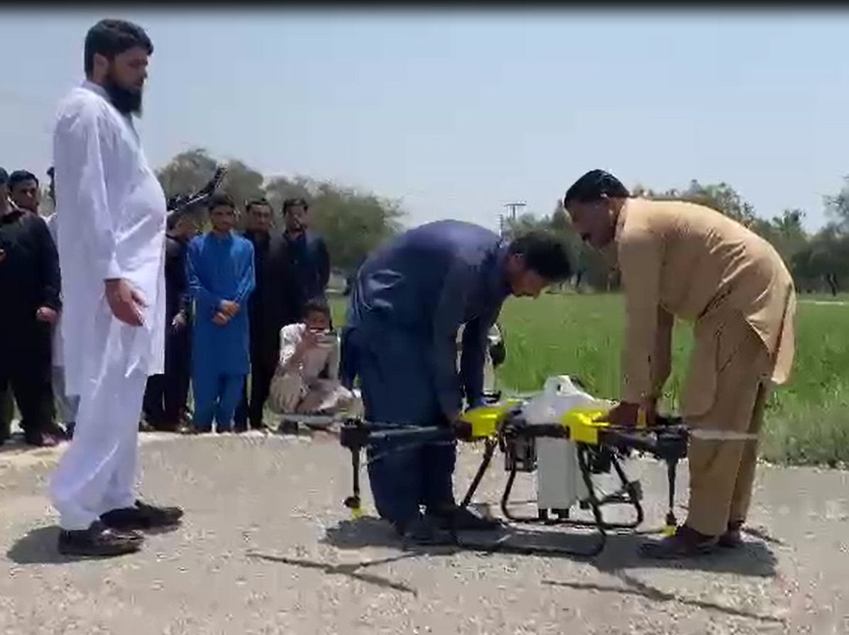 Joyance 10 liters drone in Pakistan used for spraying service