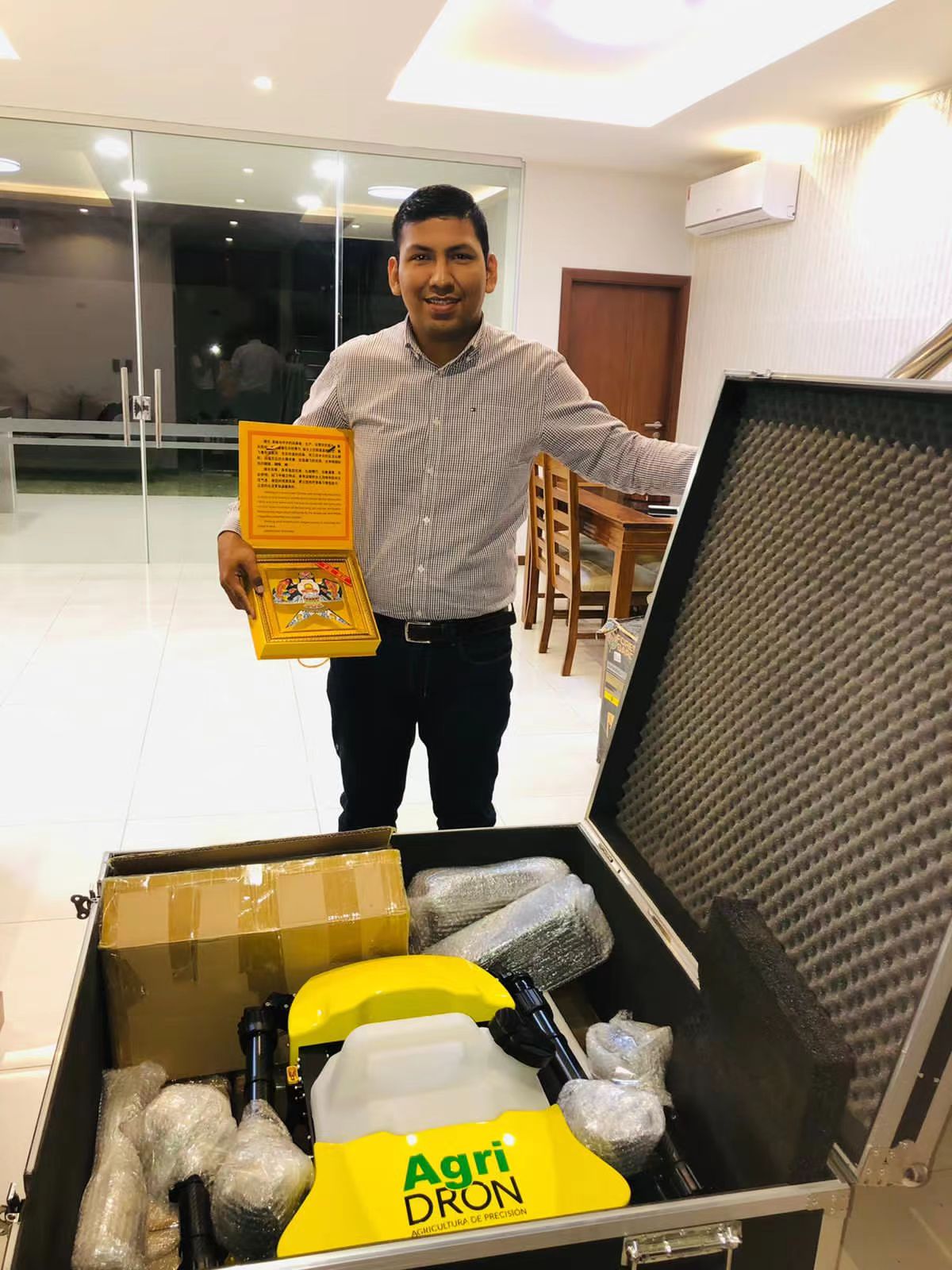 Bolivia client received the 10 liters sprayer drone shipped by sea