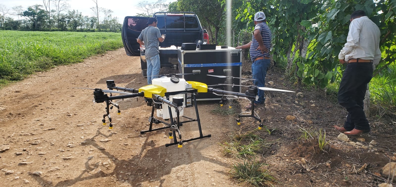 High quality 30 liters big payload agricultural fumigation drone sprayer drone in Latin America